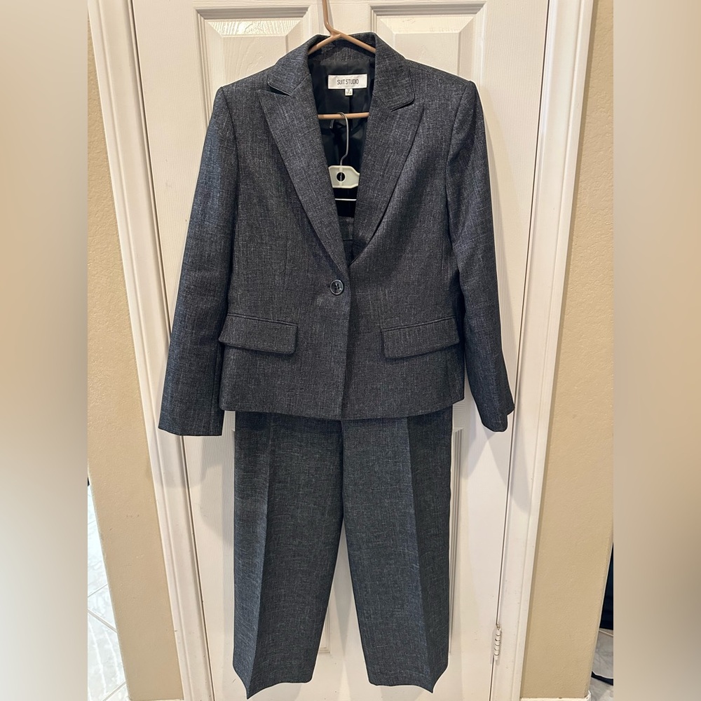 Suit Studio Women's Black Suit